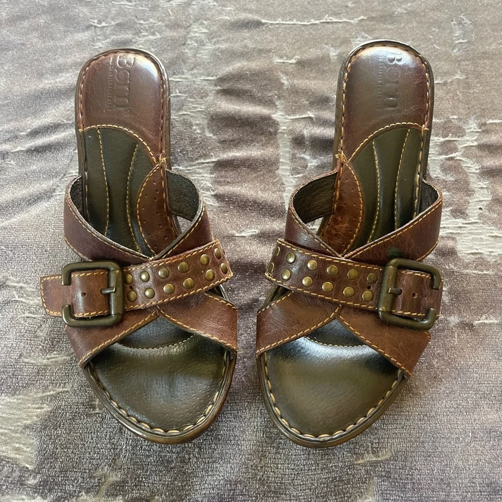 Born Leather Wedge Sandals Brown Studded Buckle Comfort Slide Women’s Size 5.5–6 - Picture 2 of 4